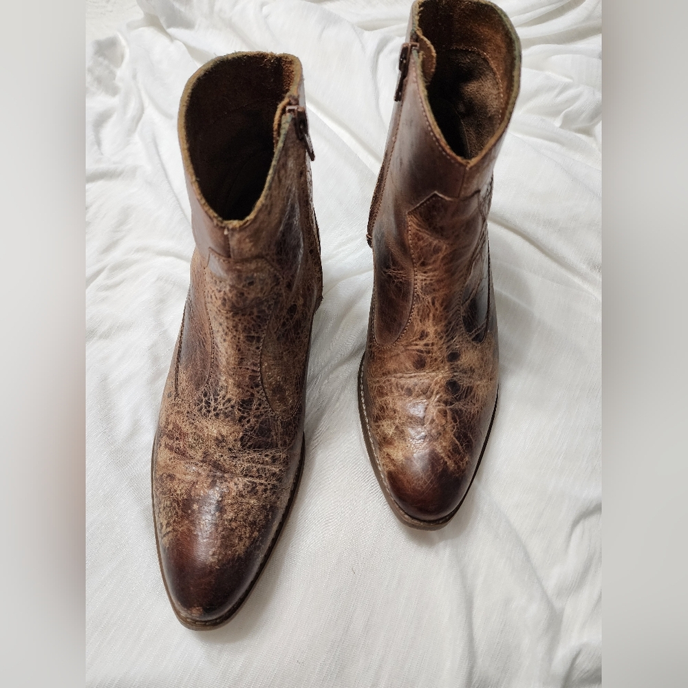 BOOTIES "DIBAtrue" Size 8.5 Very Good Condition!